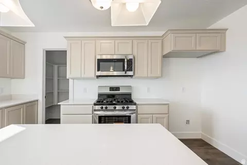 Kitchen - 2283 E 390 N N #MM 33, Spanish Fork, UT 84660 photo 3 of 3