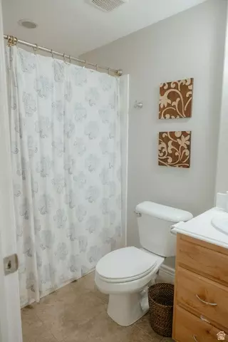 Bath - 557 S 700 E, Orem, UT 84097 photo 4 of 8