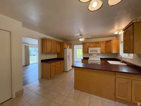 Kitchen - 595 E Meadowlark Rd, Orem, UT 84097 photo 6 of 7