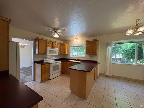Kitchen - 595 E Meadowlark Rd, Orem, UT 84097 photo 3 of 7