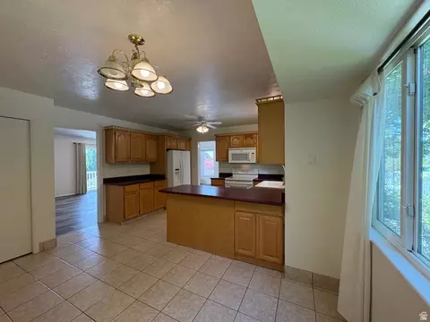 Kitchen - 595 E Meadowlark Rd, Orem, UT 84097 photo 2 of 7
