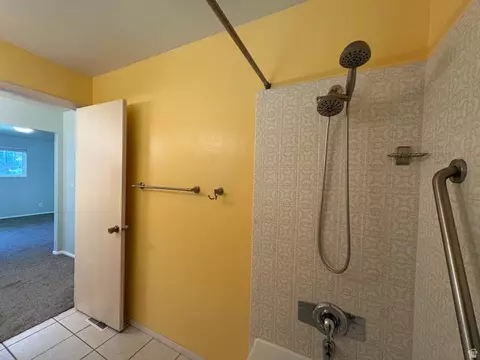 Bath - 595 E Meadowlark Rd, Orem, UT 84097 photo 2 of 5