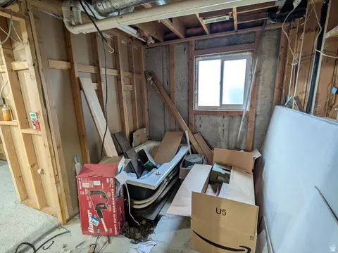 Bath - 1413 S David Dr W, Syracuse, UT 84075 photo 2 of 2