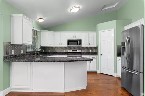 Kitchen - 1084 E 1525 N, Layton, UT 84040 photo 2 of 2