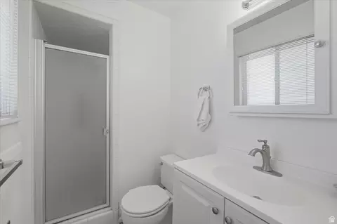 Bath - 392 E Perrine Dr, Midvale, UT 84047 photo 2 of 2
