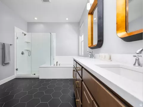 Bath - 877 S Yarrow Dr W, Mapleton, UT 84664 photo 1 of 5