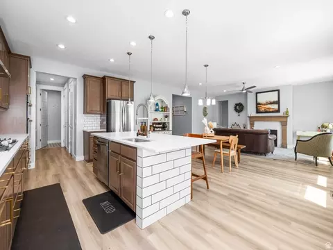 Kitchen - 877 S Yarrow Dr W, Mapleton, UT 84664 photo 4 of 4