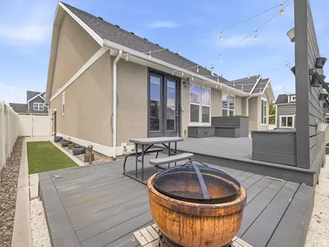 Exterior - 877 S Yarrow Dr W, Mapleton, UT 84664 photo 3 of 6