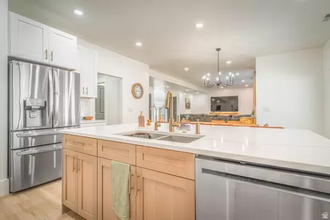 Kitchen - 170 W Dawson S, Layton, UT 84041 photo 2 of 4