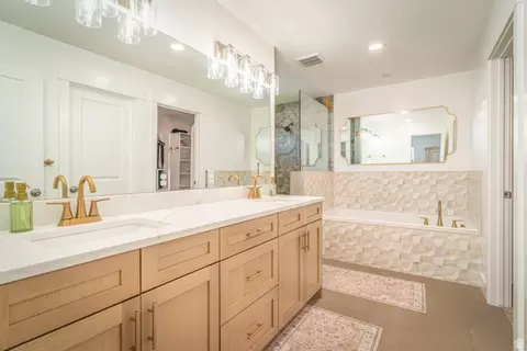 Bath - 170 W Dawson S, Layton, UT 84041 photo 2 of 4