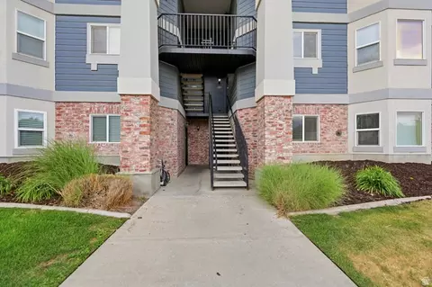 Exterior - 116 E Resaca Dr S # F6, Sandy, UT 84070 photo 3 of 9
