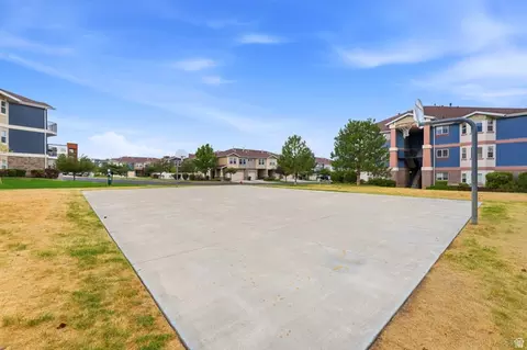 Exterior - 116 E Resaca Dr S # F6, Sandy, UT 84070 photo 6 of 9
