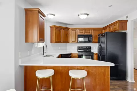 Kitchen - 116 E Resaca Dr S # F6, Sandy, UT 84070 photo 2 of 4
