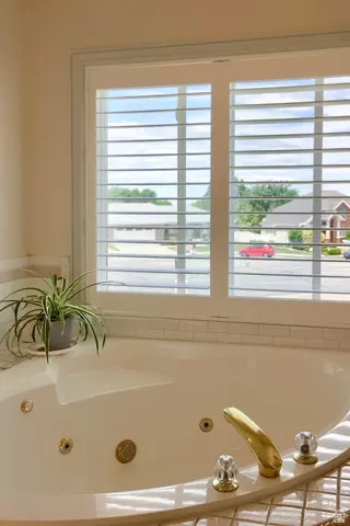 Bath - 5708 S 950 E, South Ogden, UT 84405 photo 2 of 6
