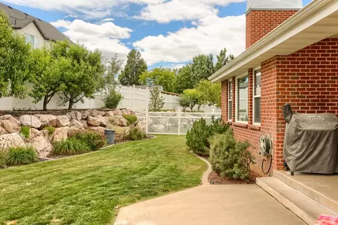 Exterior - 5708 S 950 E, South Ogden, UT 84405 photo 4 of 13