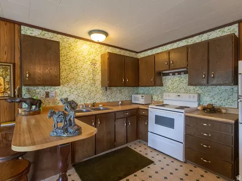 Kitchen - 4770 Pine Crest Rd, Kamas, UT 84036 photo 2 of 2