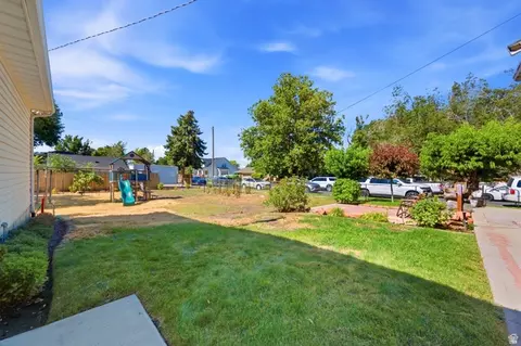 Exterior - 310 E 600 S, Centerville, UT 84014 photo 1 of 8