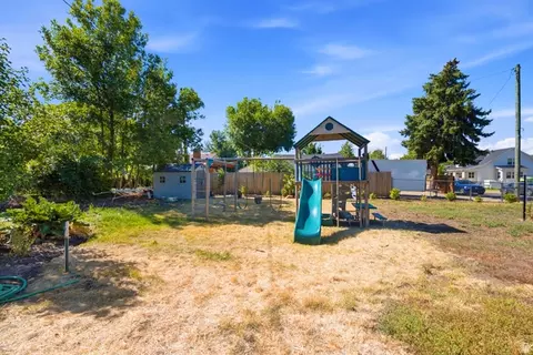 Exterior - 310 E 600 S, Centerville, UT 84014 photo 3 of 8