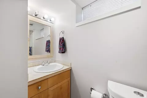 Bath - 310 E 600 S, Centerville, UT 84014 photo 2 of 3
