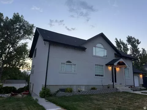 10025 N Oak Rd W, Cedar Hills, UT 84062