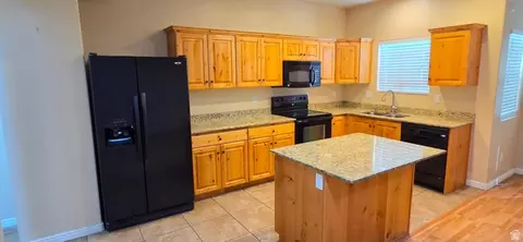 3857 E Cunninghill Dr, Eagle Mountain, UT 84005 photo 2