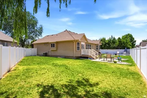 945 E James Cir S, Clearfield, UT 84015 photo 28