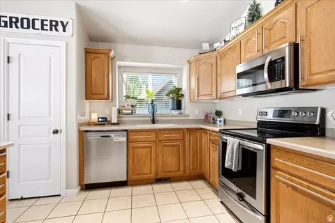 945 E James Cir S, Clearfield, UT 84015 photo 8