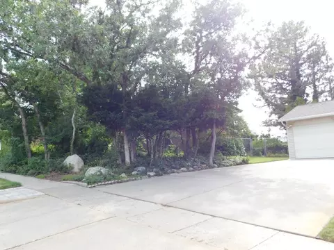 Exterior - 2148 S Carolyn Way, Bountiful, UT 84010 photo 9 of 14