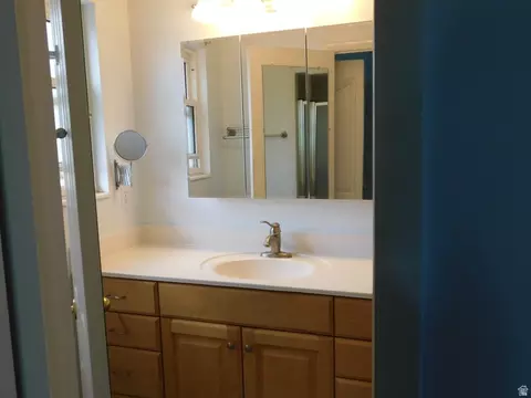 Bath - 2148 S Carolyn Way, Bountiful, UT 84010 photo 3 of 10