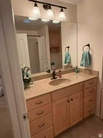 Bath - 2148 S Carolyn Way, Bountiful, UT 84010 photo 8 of 10