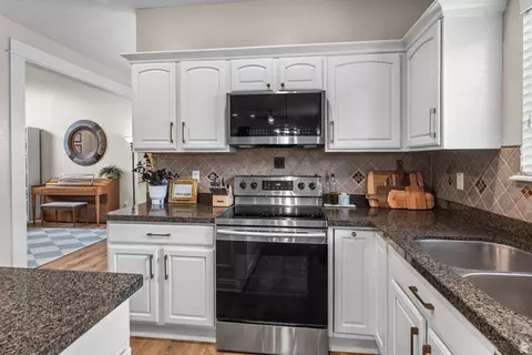 Kitchen - 3781 E Pinehurst Dr, Eagle Mountain, UT 84005 photo 3 of 4