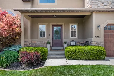 Exterior - 3781 E Pinehurst Dr, Eagle Mountain, UT 84005 photo 3 of 12