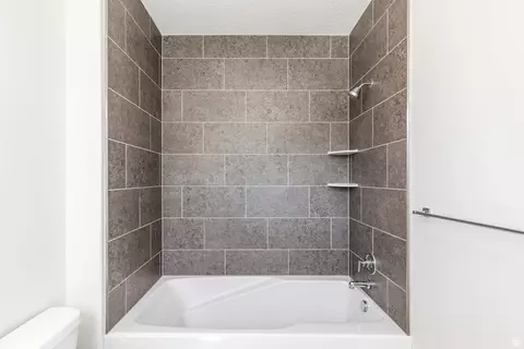 Bath - 1056 S 2740 E, Spanish Fork, UT 84660 photo 2 of 4