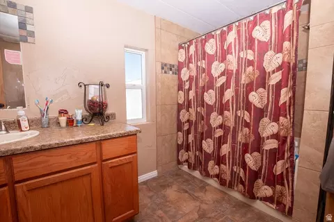 Bath - 855 E 300 N, Beaver, UT 84713 photo 2 of 4
