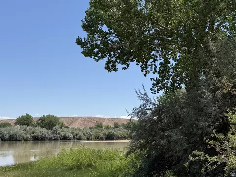 1004 E Horseshoe Bend Rd, Vernal, UT 84078