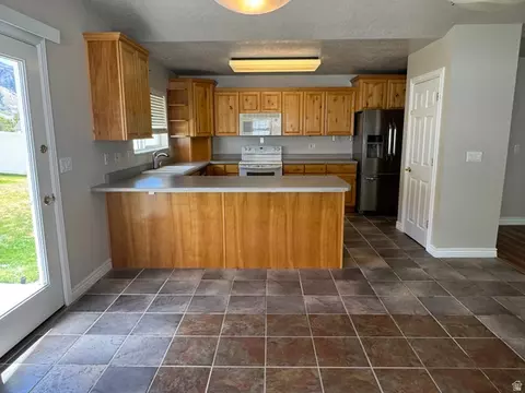 88 Canterbury Ln, Logan, UT 84321 photo 3