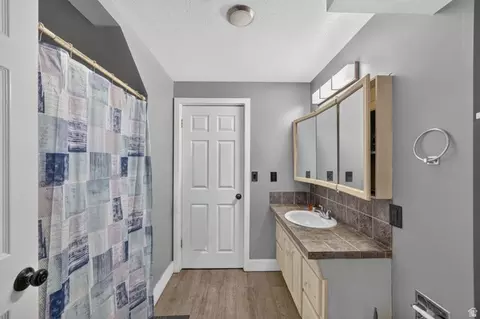 Bath - 301 S Maple Dr, Woodland Hills, UT 84653 photo 3 of 3