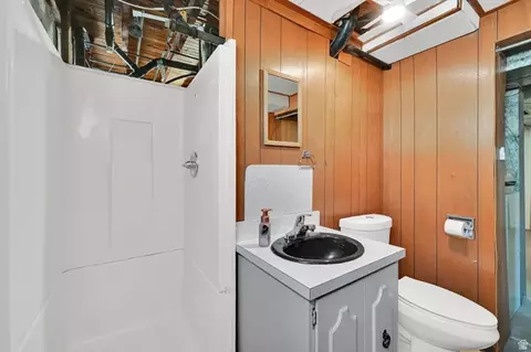 Bath - 321 E 4675 S, Ogden, UT 84405 photo 4 of 4
