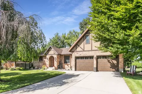 1406 E Lombardy Ct, Murray, UT 84121