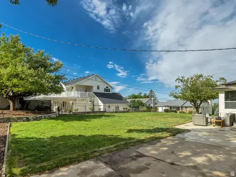 Exterior - 1168 E Center St, Bountiful, UT 84010 photo 5 of 7