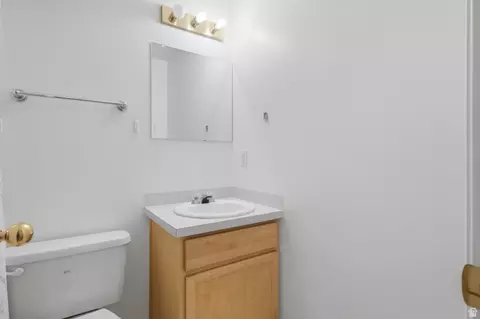 Bath - 3918 E Parkers Pl, Eagle Mountain, UT 84005 photo 2 of 5