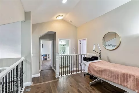 Entry Way - 2187 Eagle Crest Dr, Draper, UT 84020 photo 4 of 5