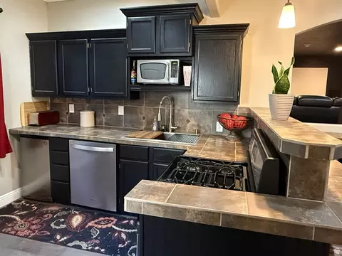 Kitchen - 2187 Eagle Crest Dr, Draper, UT 84020 photo 4 of 6
