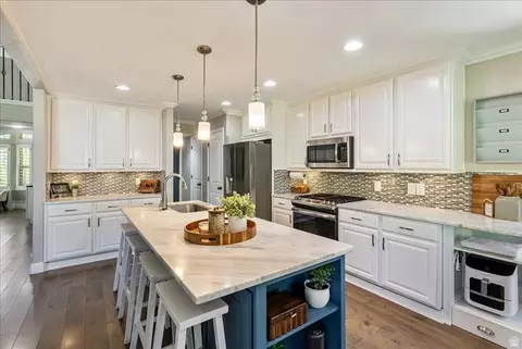 Kitchen - 2187 Eagle Crest Dr, Draper, UT 84020 photo 3 of 7