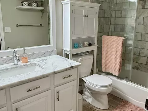Bath - 2187 Eagle Crest Dr, Draper, UT 84020 photo 2 of 3
