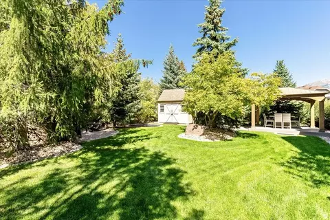 Exterior - 2187 Eagle Crest Dr, Draper, UT 84020 photo 9 of 11
