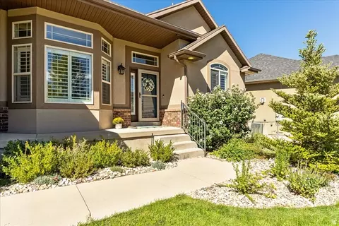 Exterior - 2187 Eagle Crest Dr, Draper, UT 84020 photo 4 of 11
