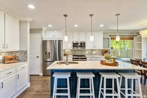 Kitchen - 2187 Eagle Crest Dr, Draper, UT 84020 photo 2 of 7