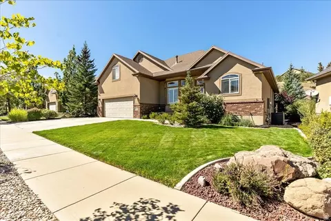 Exterior - 2187 Eagle Crest Dr, Draper, UT 84020 photo 3 of 11