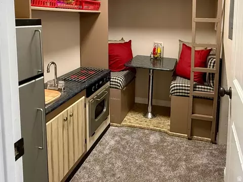 Kitchen - 2187 Eagle Crest Dr, Draper, UT 84020 photo 6 of 6